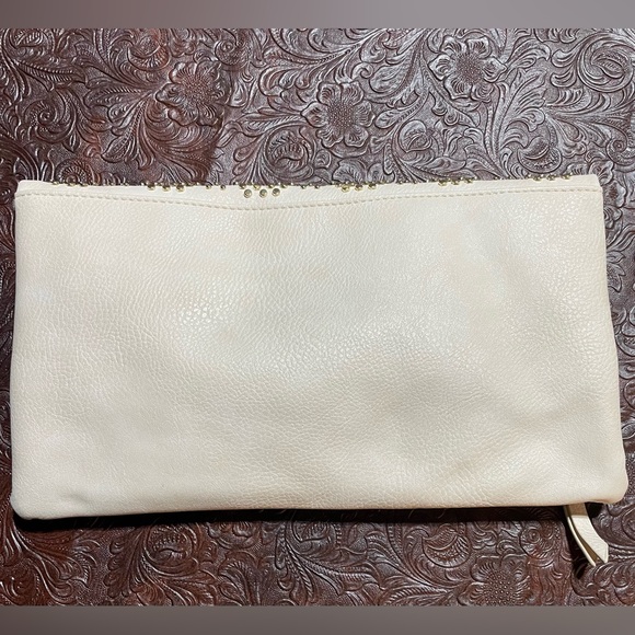 NWOT- Off White Gold Studded Fold Over Clutch w/ Long Chain Handle #H-20 - Picture 2 of 6